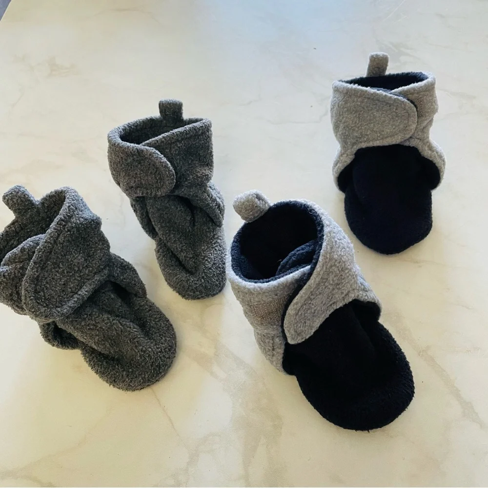 🎁 Set of Two 0-6 Months Cozy Gray and Black Baby Booties Velcro Closure